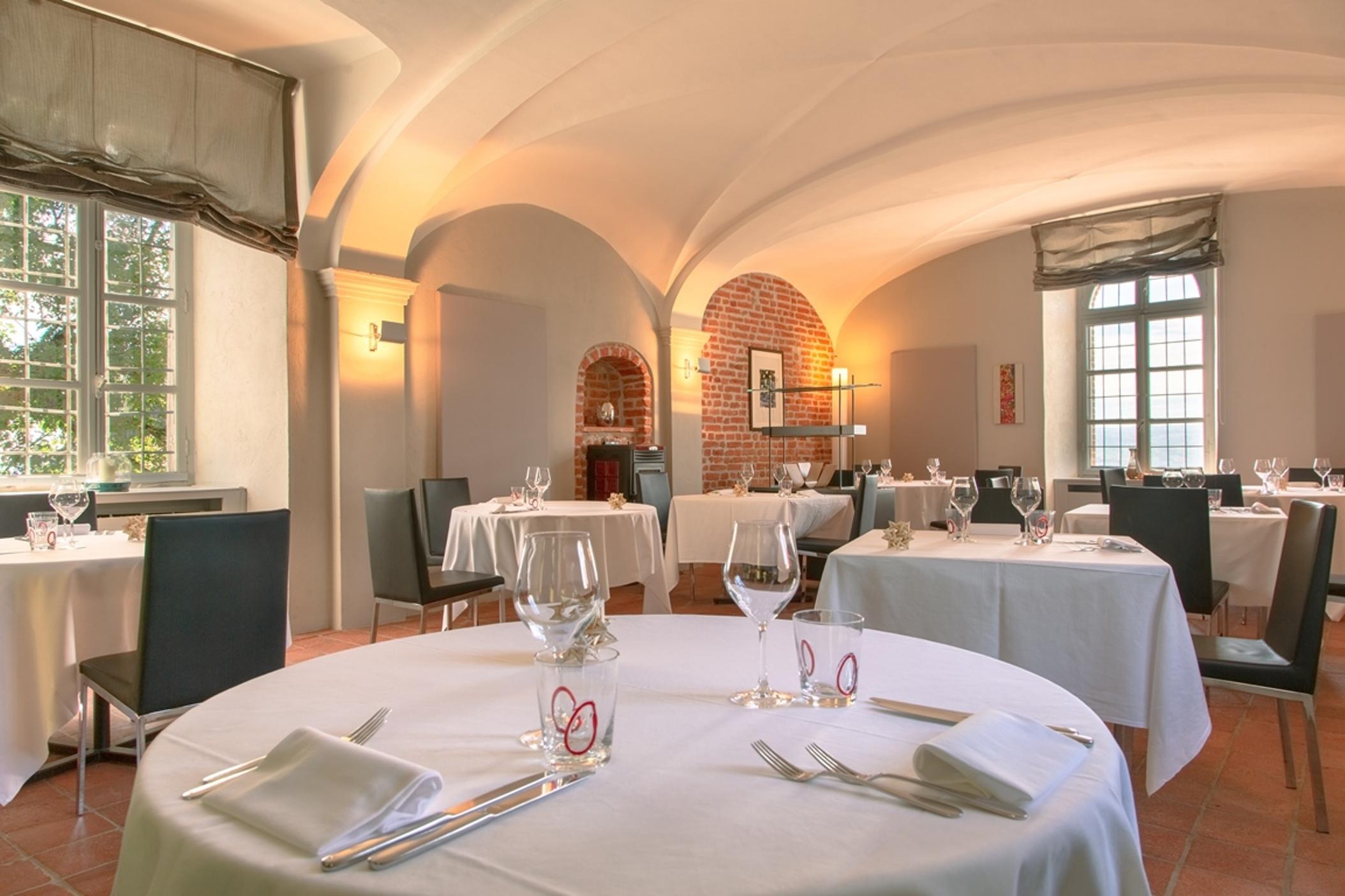 Hotel Castello Di Santa Vittoria Santa Vittoria dʼAlba Εξωτερικό φωτογραφία