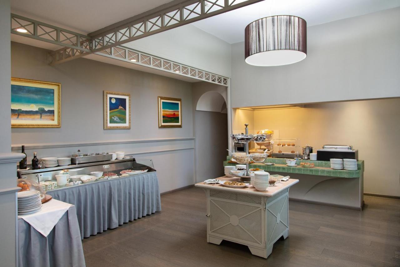 Hotel Castello Di Santa Vittoria Santa Vittoria dʼAlba Εξωτερικό φωτογραφία
