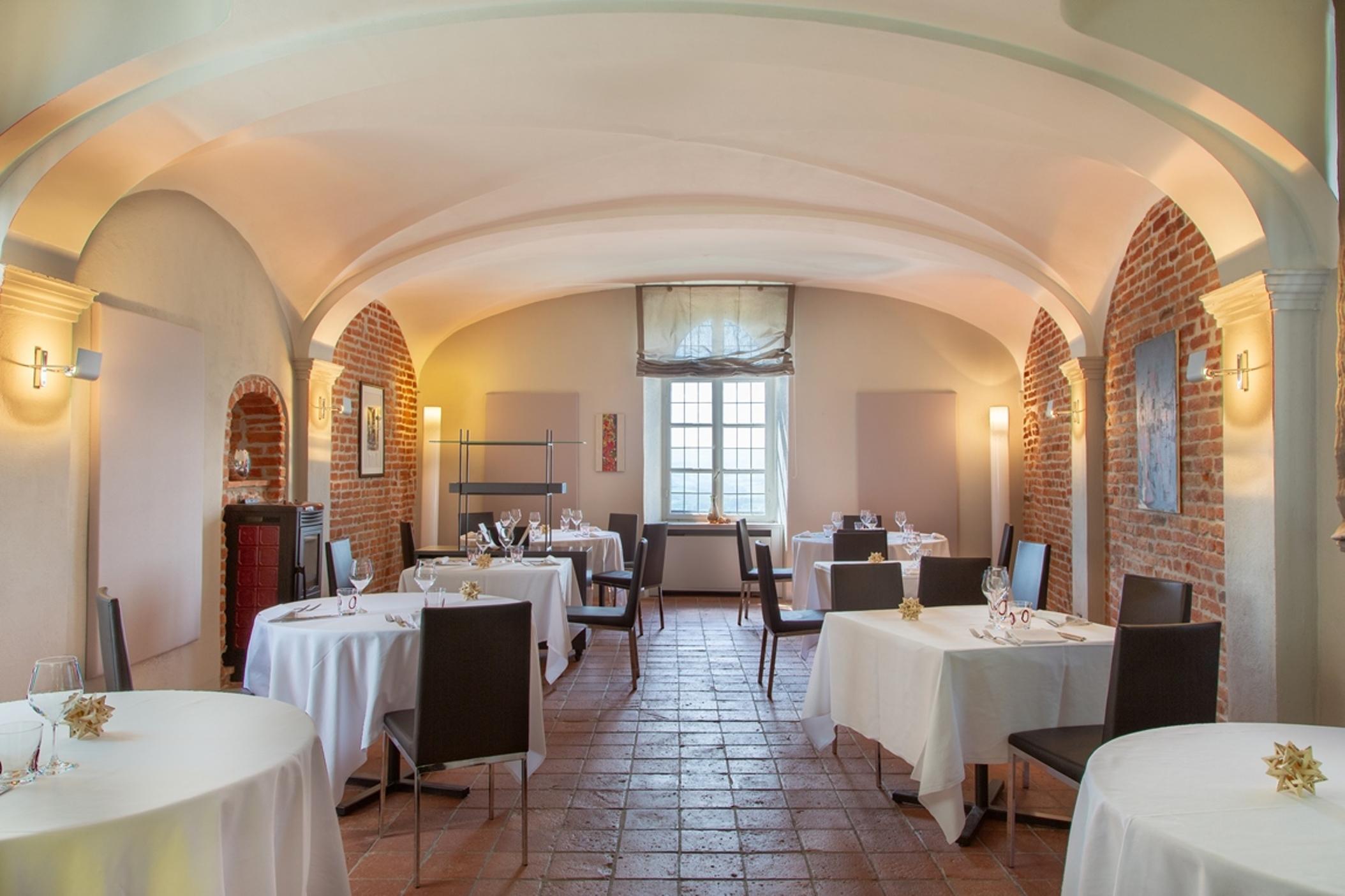 Hotel Castello Di Santa Vittoria Santa Vittoria dʼAlba Εξωτερικό φωτογραφία
