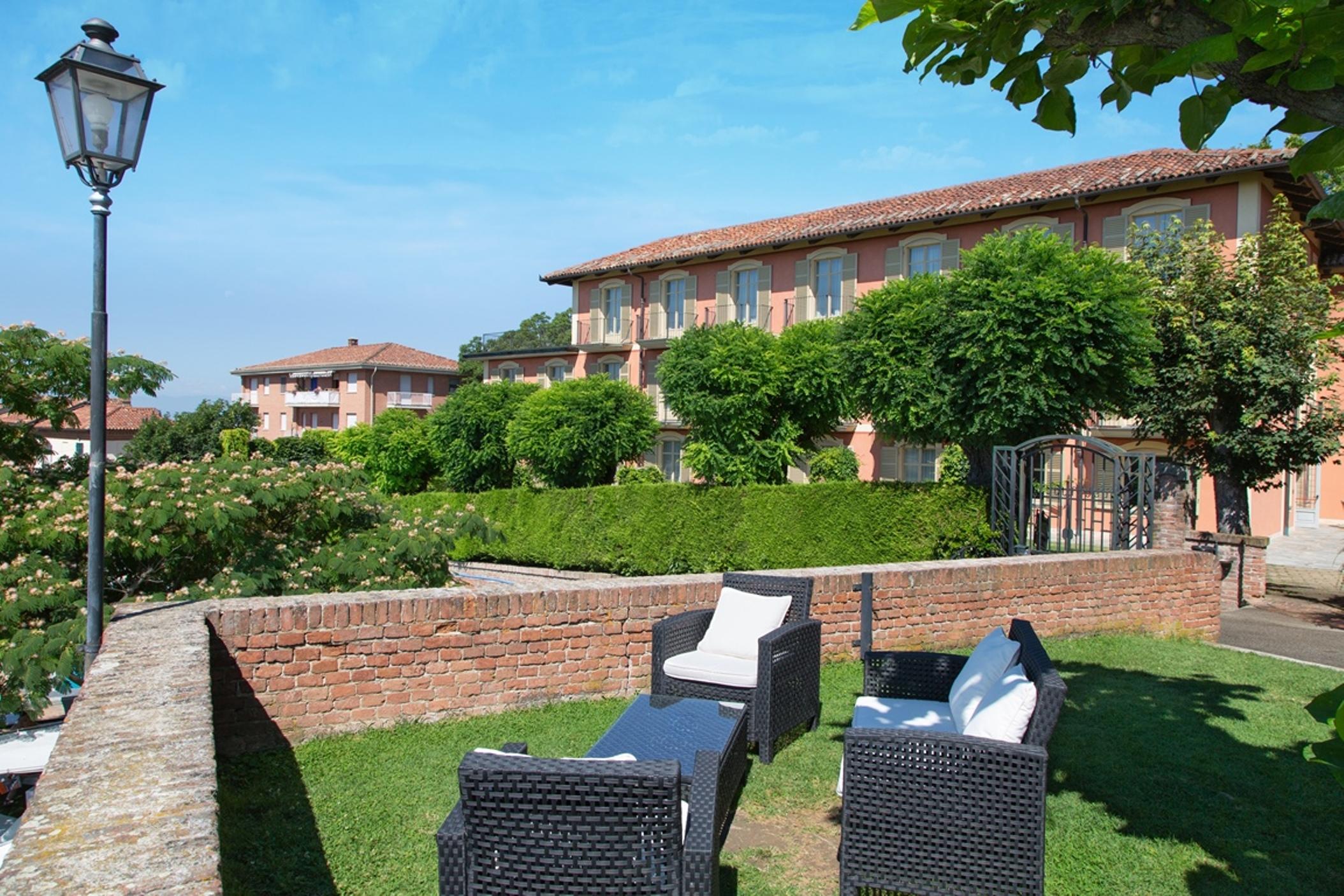 Hotel Castello Di Santa Vittoria Santa Vittoria dʼAlba Εξωτερικό φωτογραφία