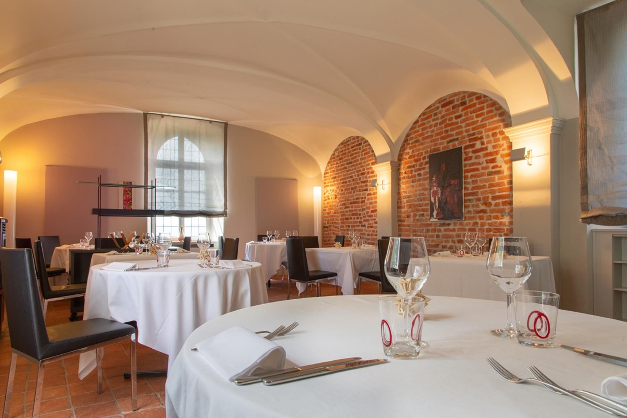 Hotel Castello Di Santa Vittoria Santa Vittoria dʼAlba Εξωτερικό φωτογραφία