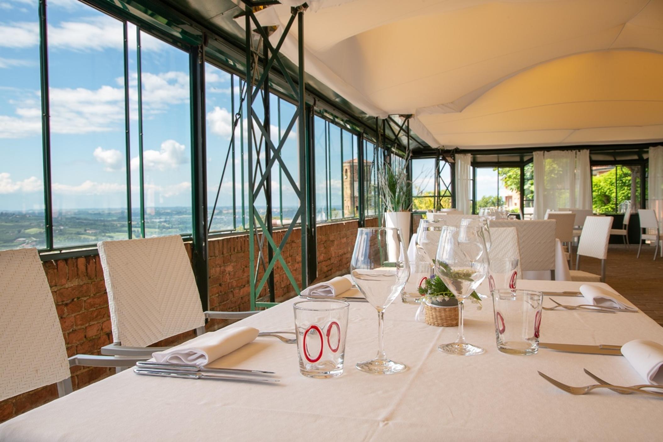 Hotel Castello Di Santa Vittoria Santa Vittoria dʼAlba Εξωτερικό φωτογραφία