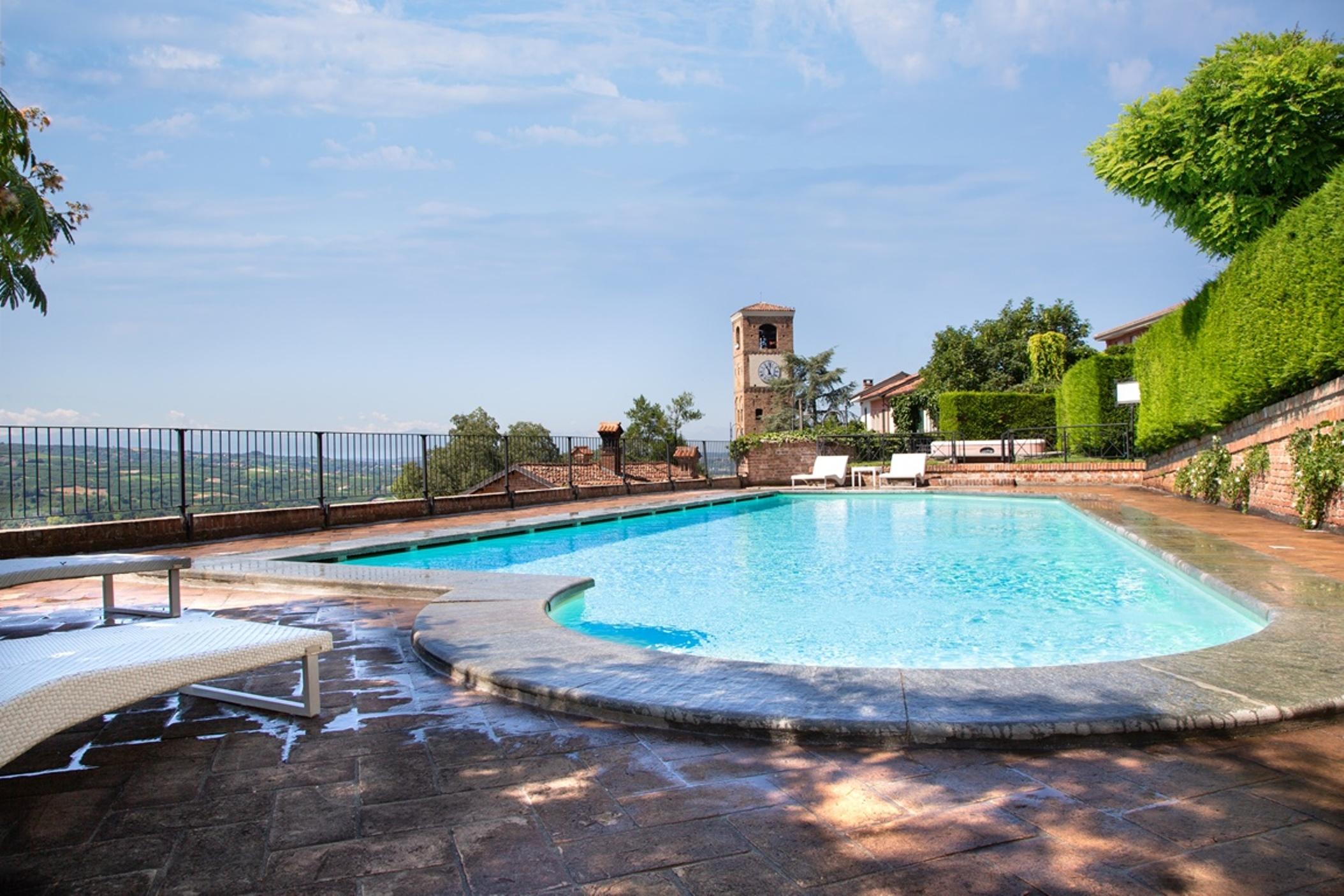 Hotel Castello Di Santa Vittoria Santa Vittoria dʼAlba Εξωτερικό φωτογραφία