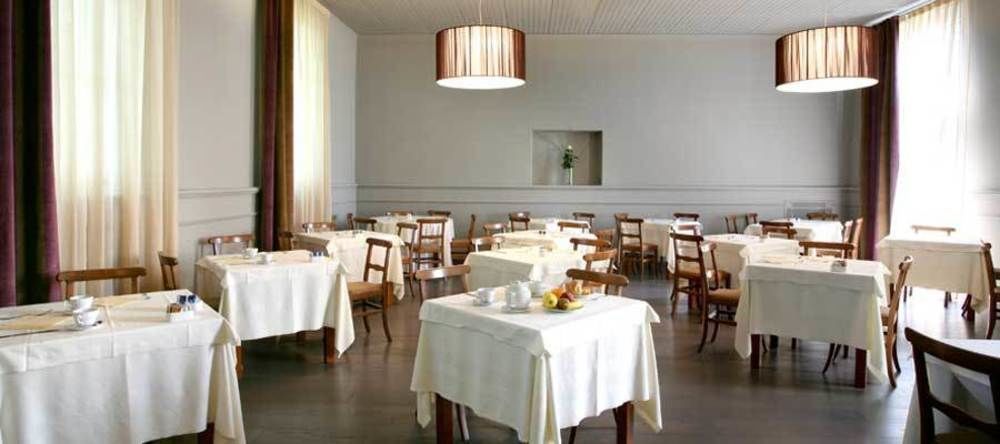 Hotel Castello Di Santa Vittoria Santa Vittoria dʼAlba Εξωτερικό φωτογραφία