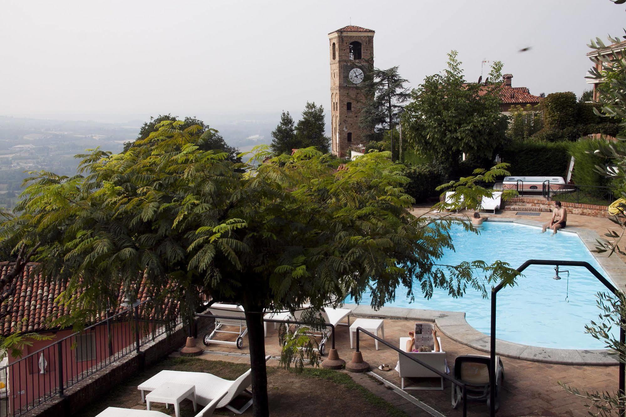 Hotel Castello Di Santa Vittoria Santa Vittoria dʼAlba Εξωτερικό φωτογραφία